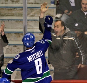 willie-mitchell-high-five willie-mitchell-high-five